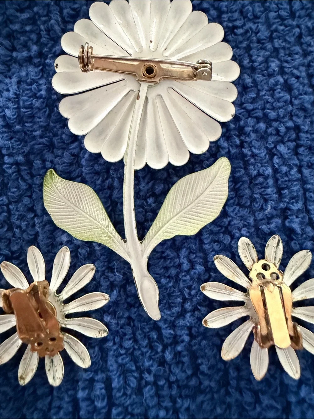 Vintage enamel White and Yellow Daisy Brooche and clip on earrings set